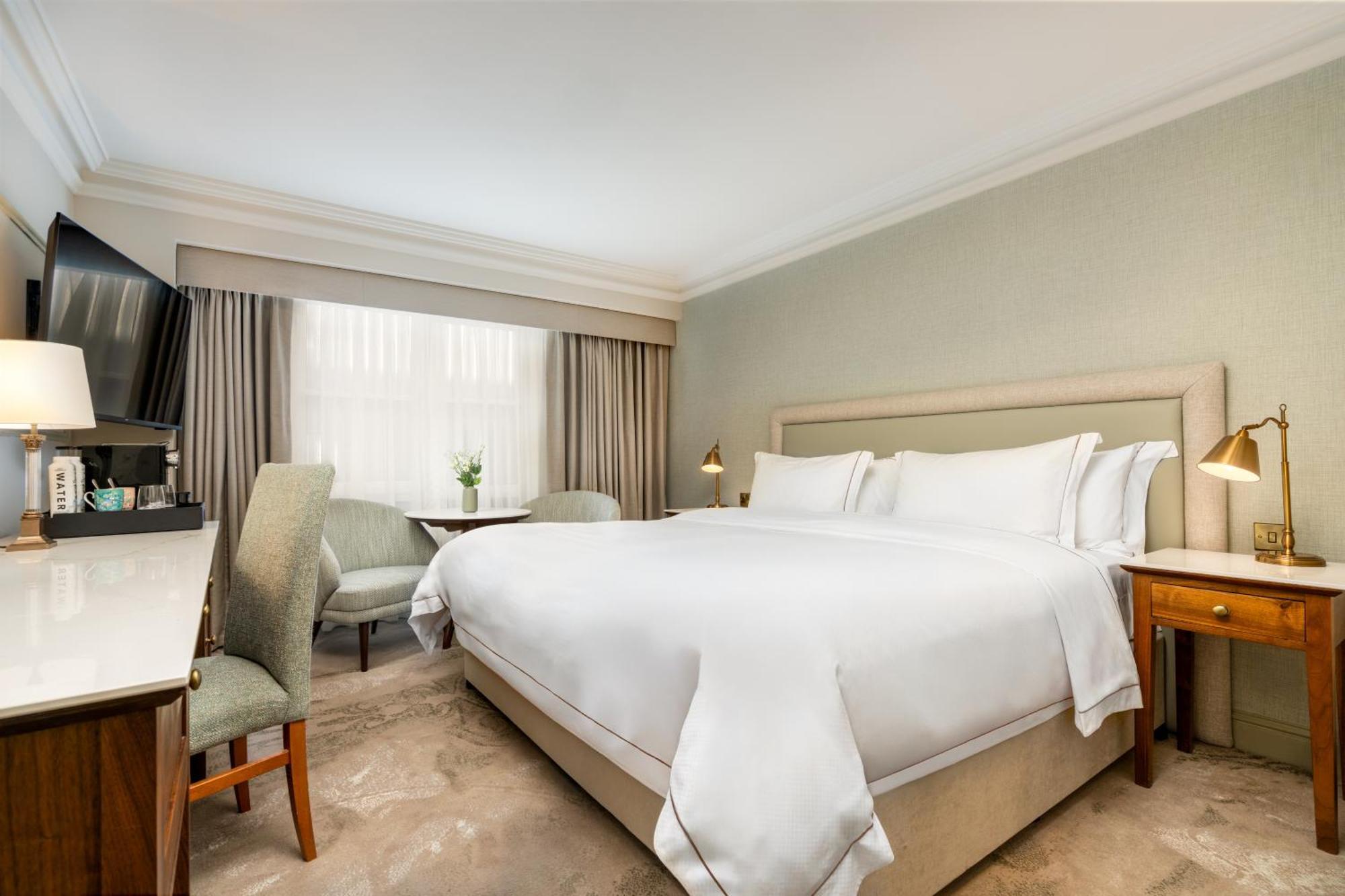 Brooks Hotel 4*